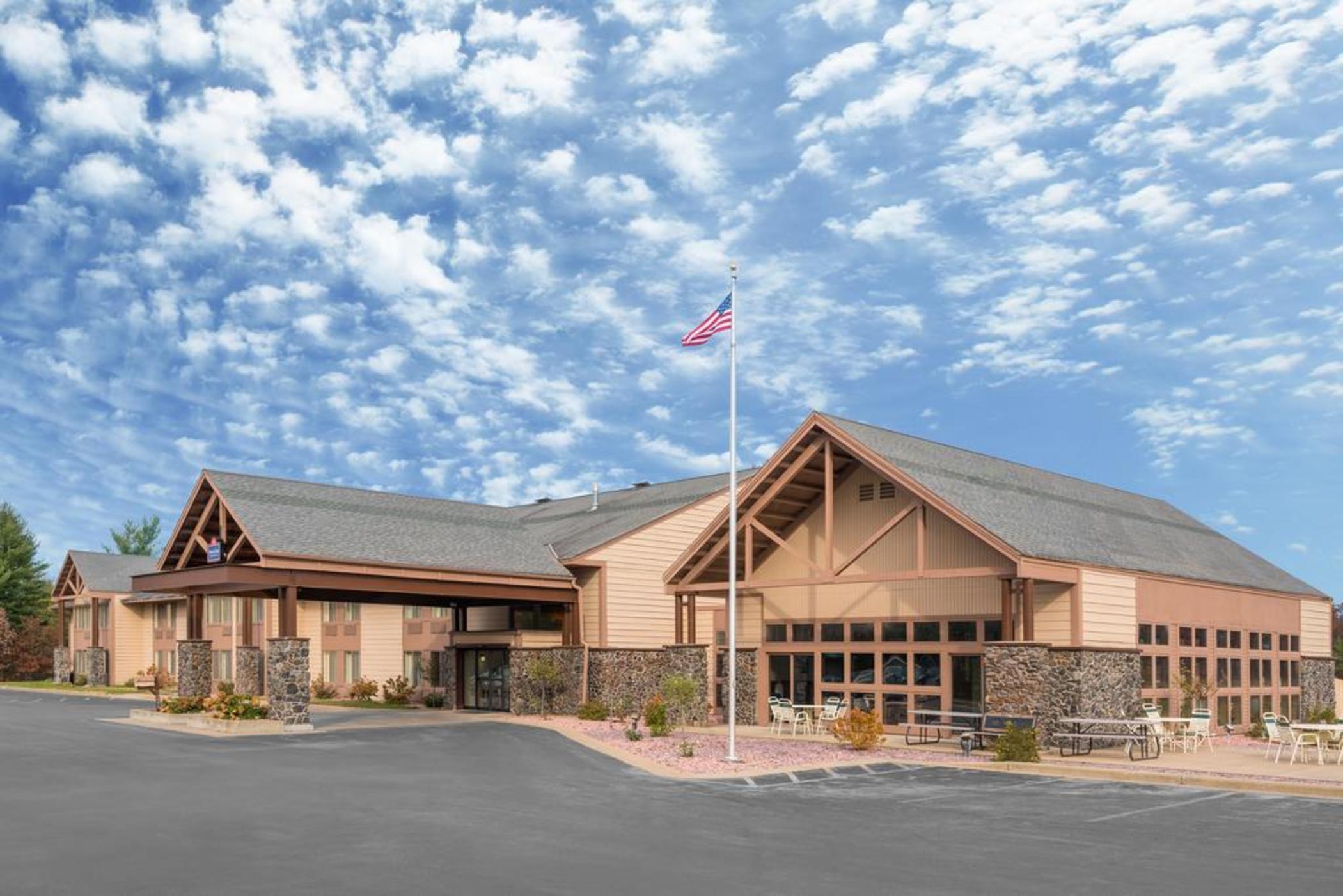Comfort Suites Wooster Near University Campus Exterior photo